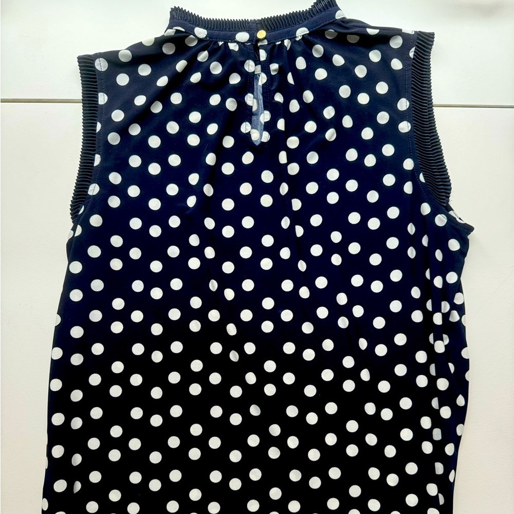 Cute polka-dots top